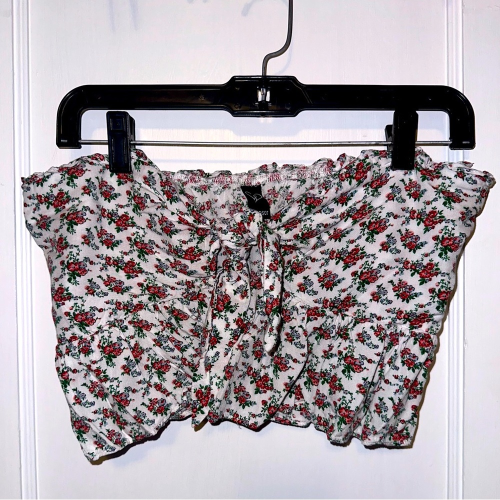 Medium Windsor Flowy Red and White Floral Women’s Crop Top with Tie in Front